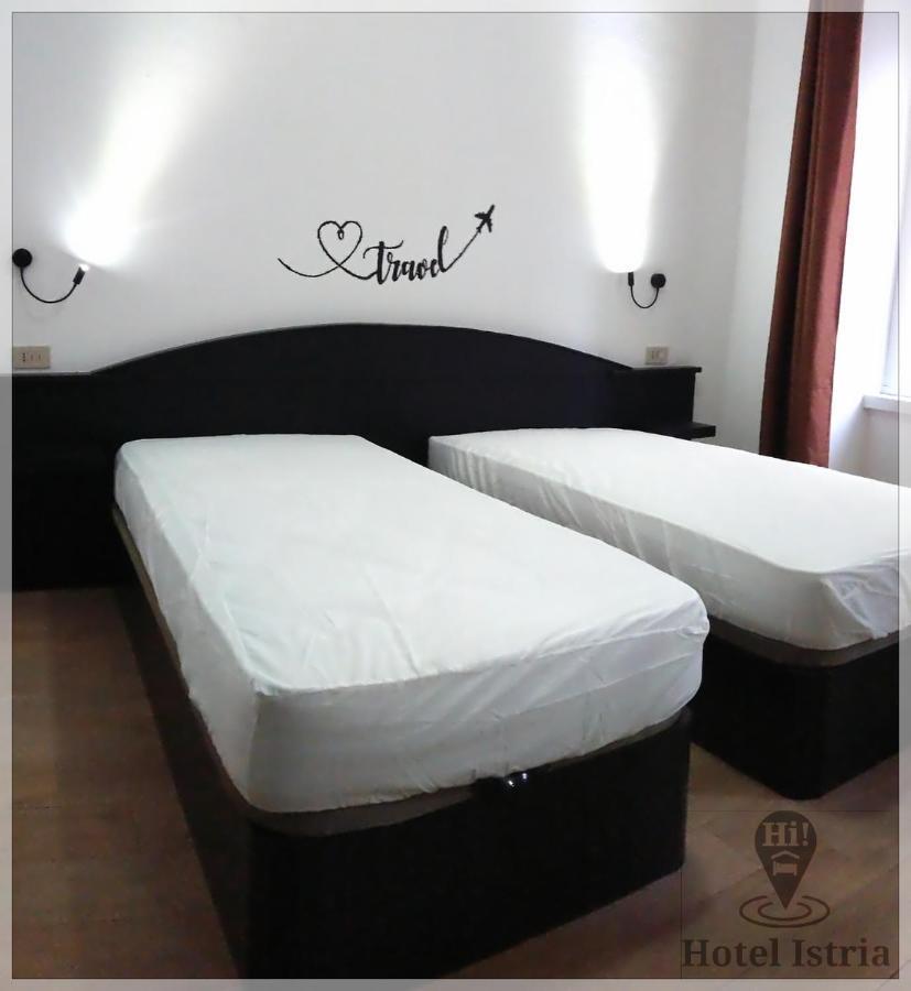 Zweibettzimmer mit eigenem Bad
